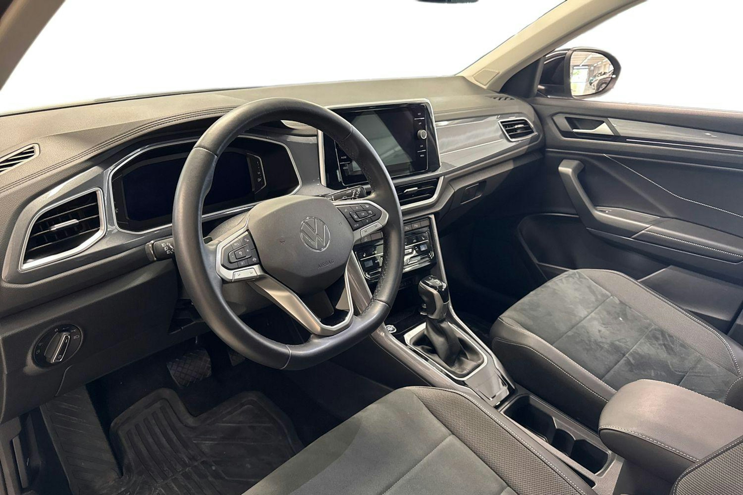sininen Volkswagen T-Roc 2022 kuva 3.