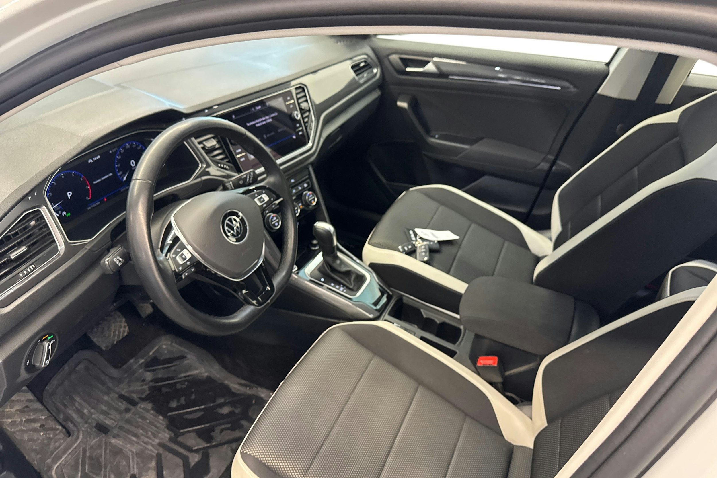 valkoinen Volkswagen T-Roc 2022 kuva 7.