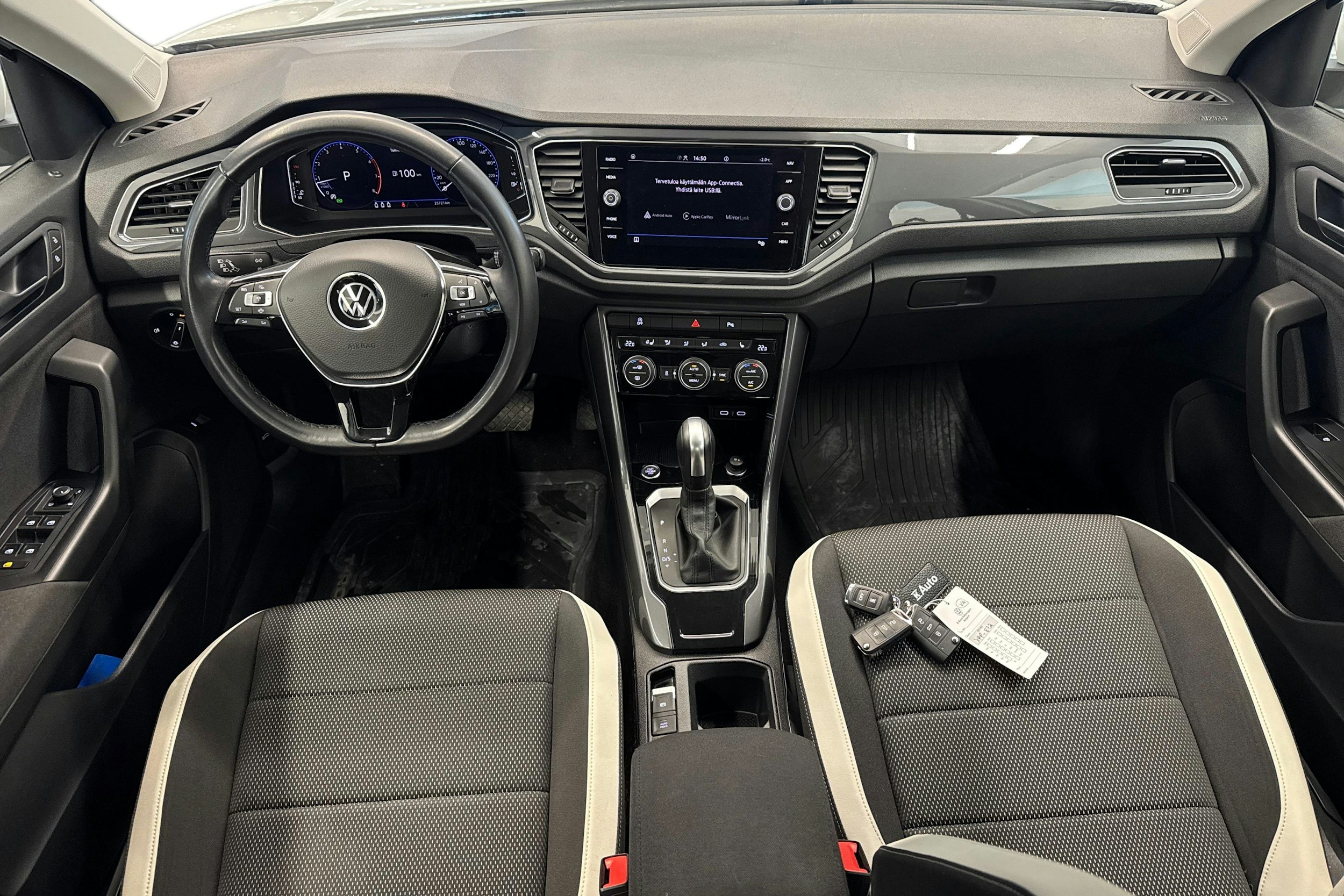 valkoinen Volkswagen T-Roc 2022 kuva 9.