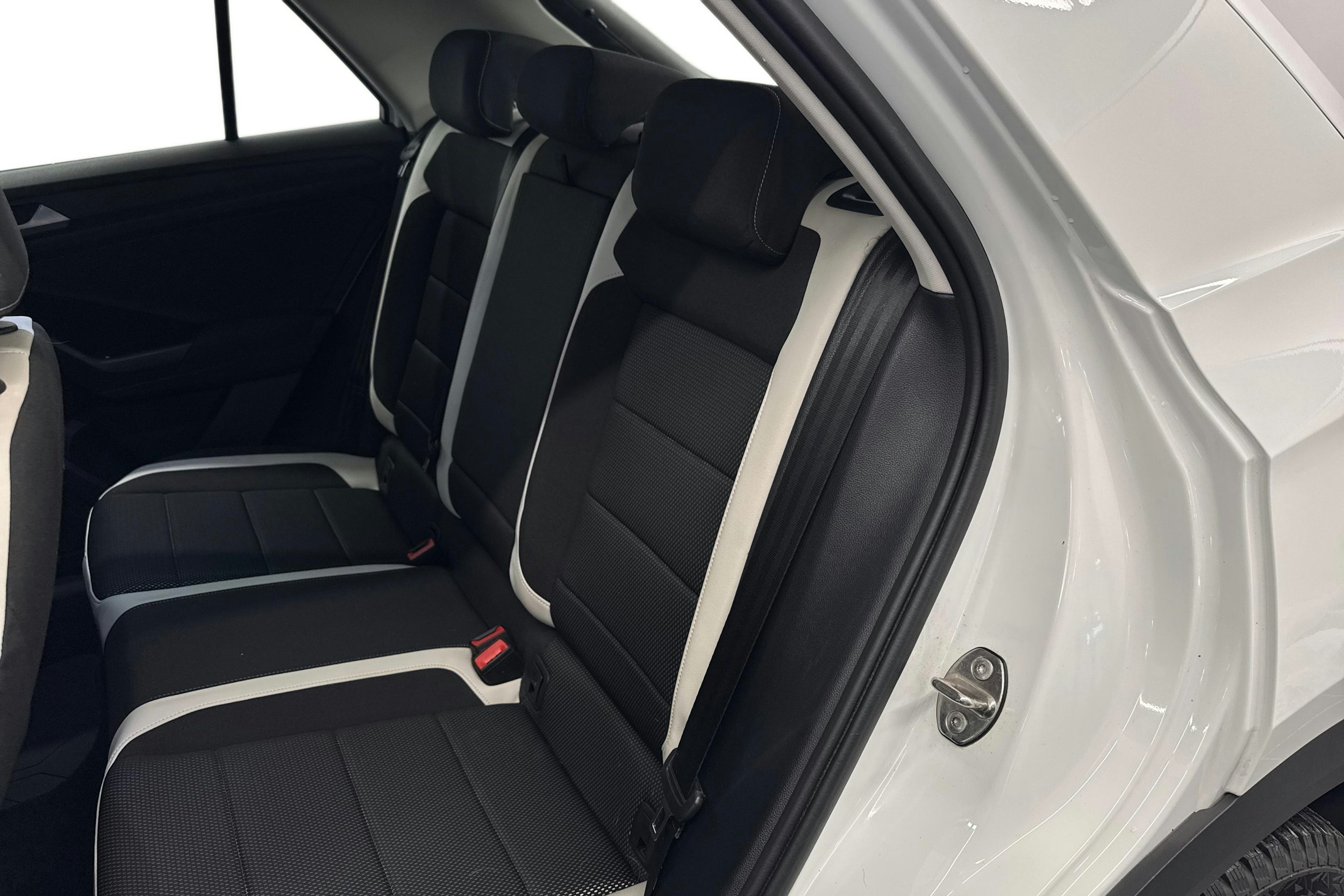 valkoinen Volkswagen T-Roc 2022 kuva 10.