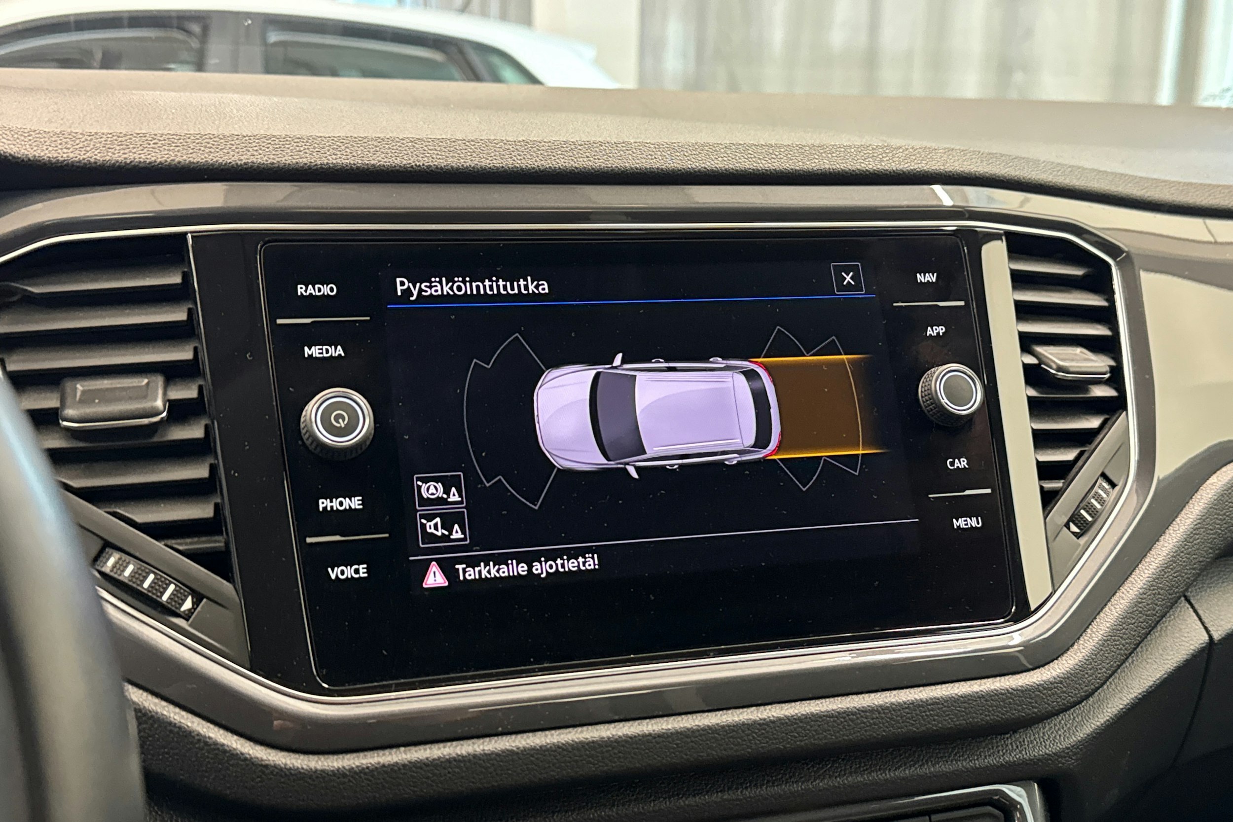 valkoinen Volkswagen T-Roc 2022 kuva 17.