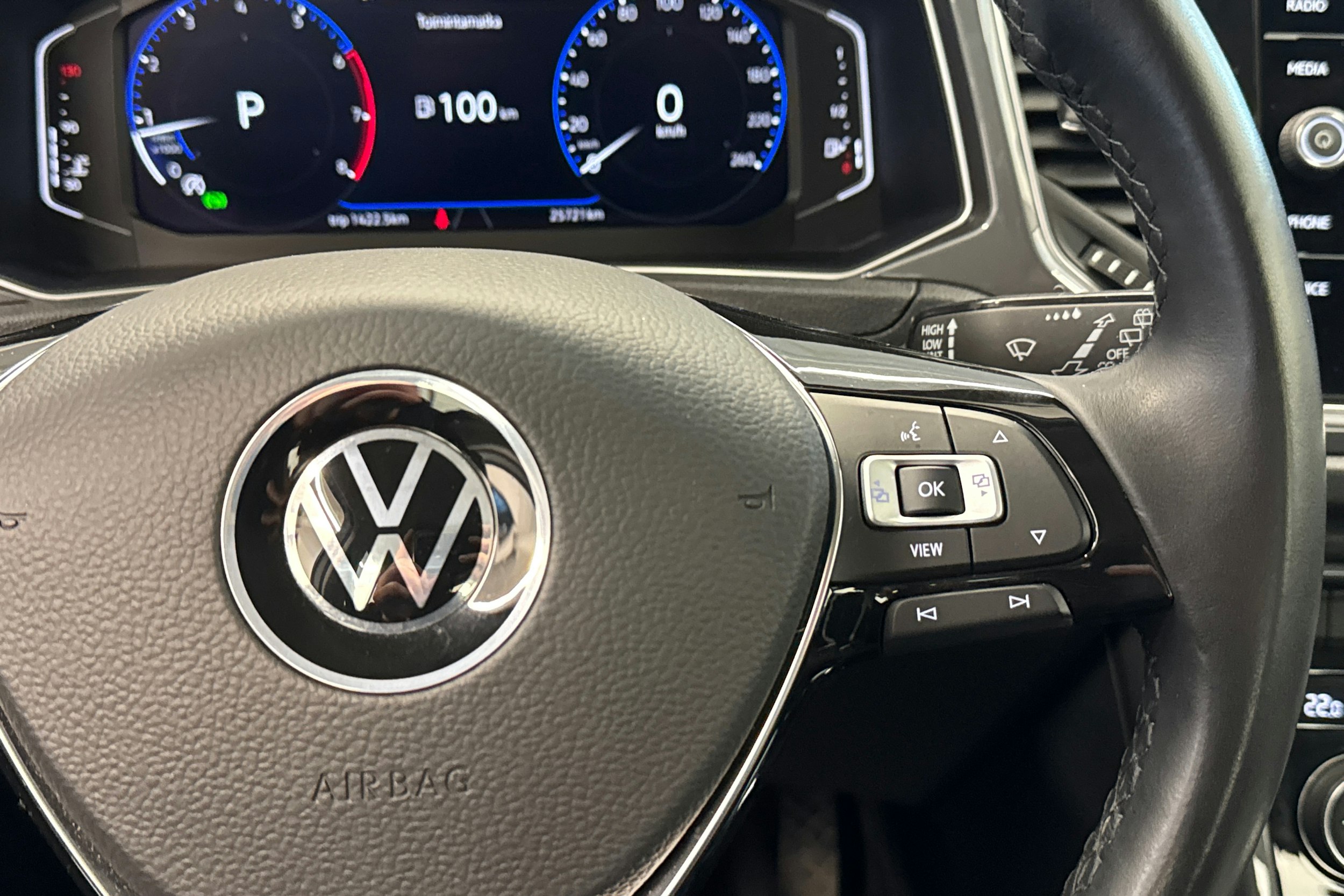 valkoinen Volkswagen T-Roc 2022 kuva 21.