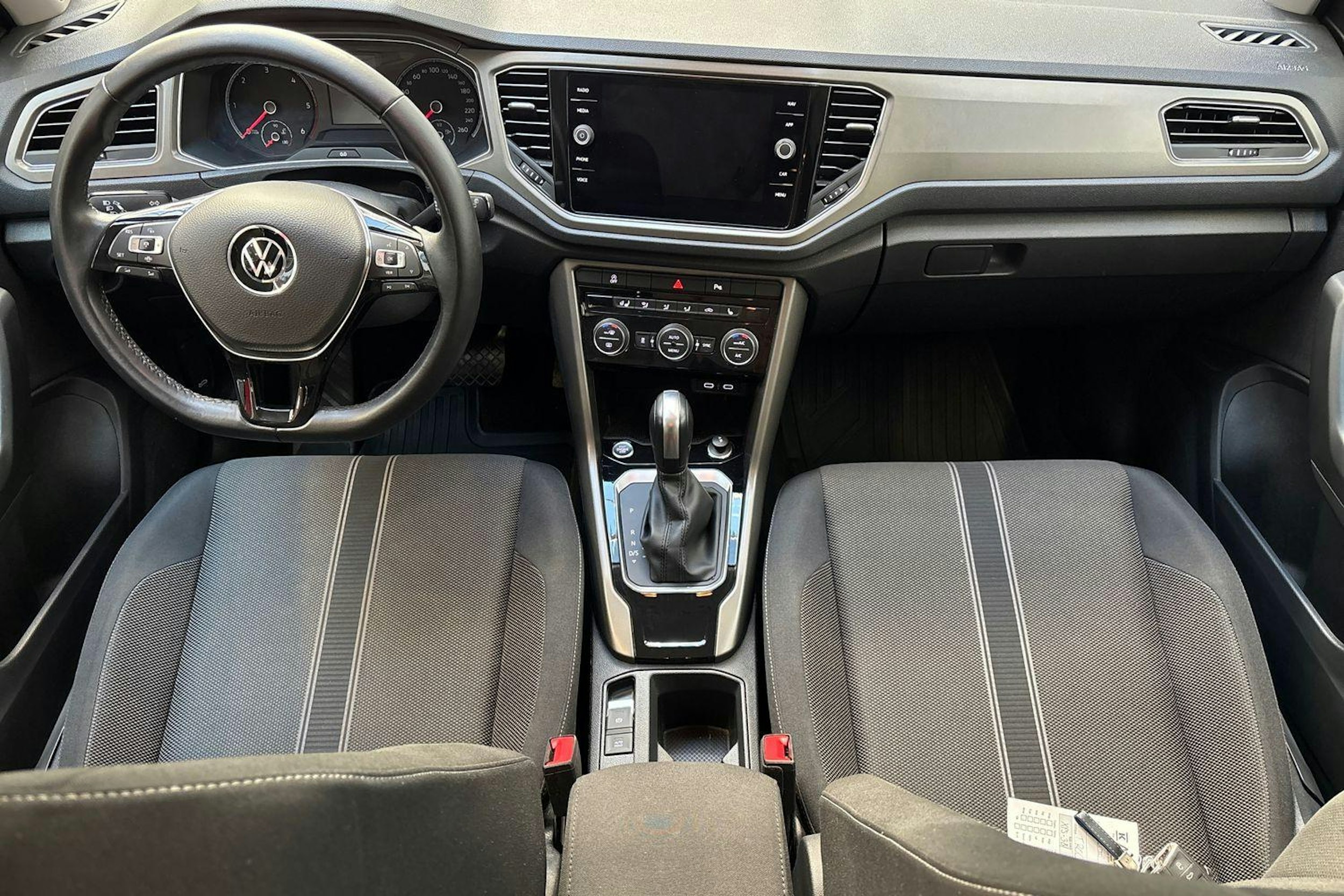 punainen Volkswagen T-Roc 2022 kuva 9.