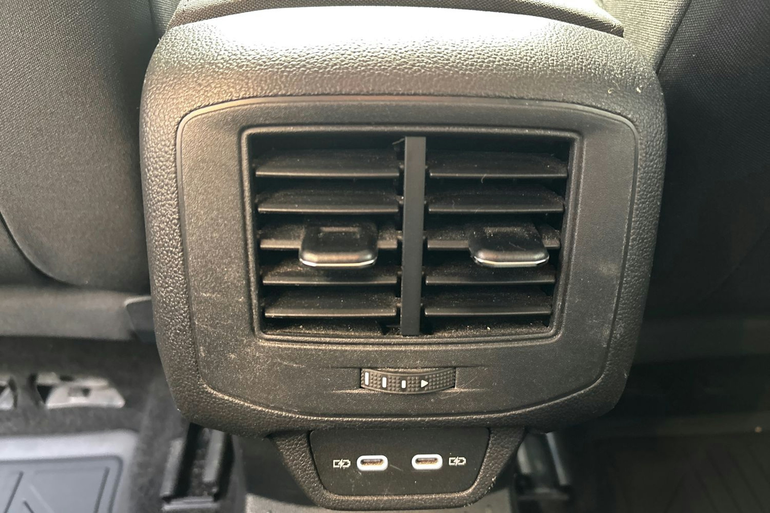 punainen Volkswagen T-Roc 2022 kuva 16.