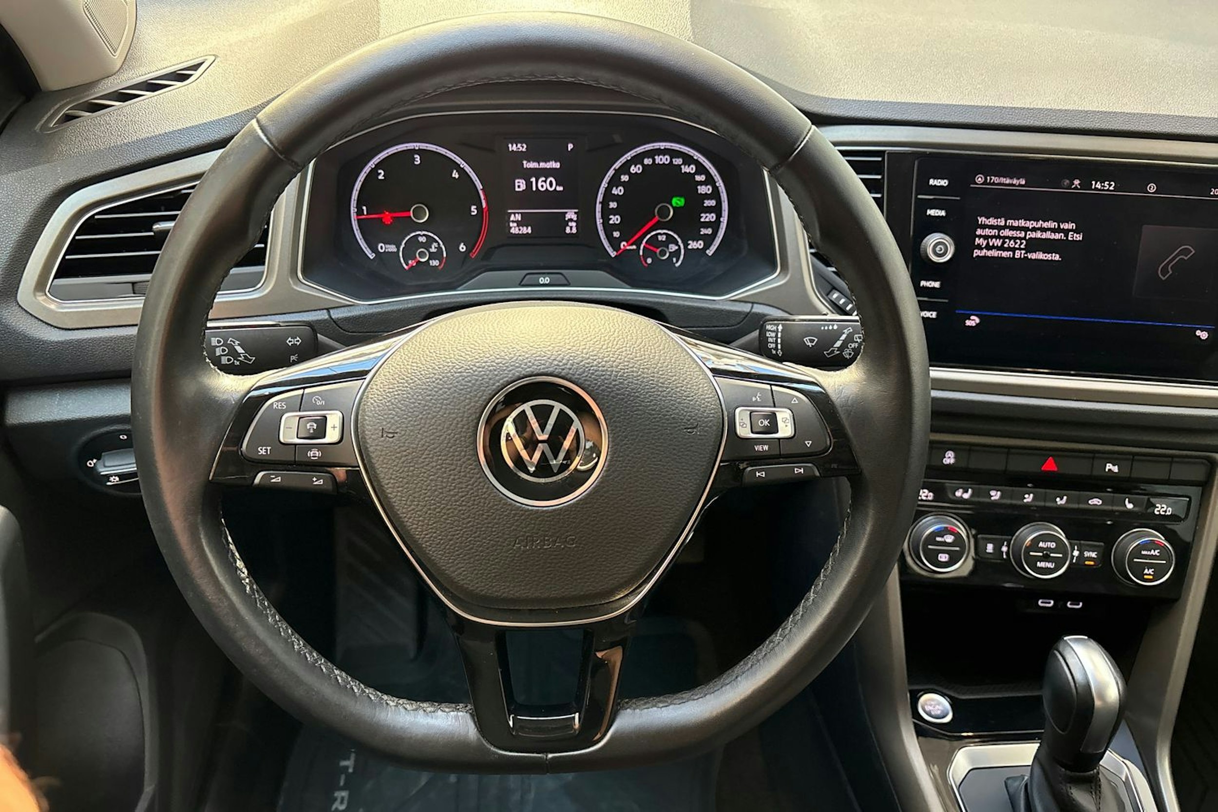 punainen Volkswagen T-Roc 2022 kuva 18.