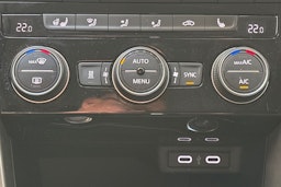 punainen Volkswagen T-Roc 2022 kuva 26.