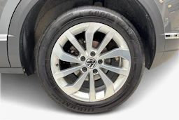 harmaa Volkswagen T-Roc 2022 kuva 9.