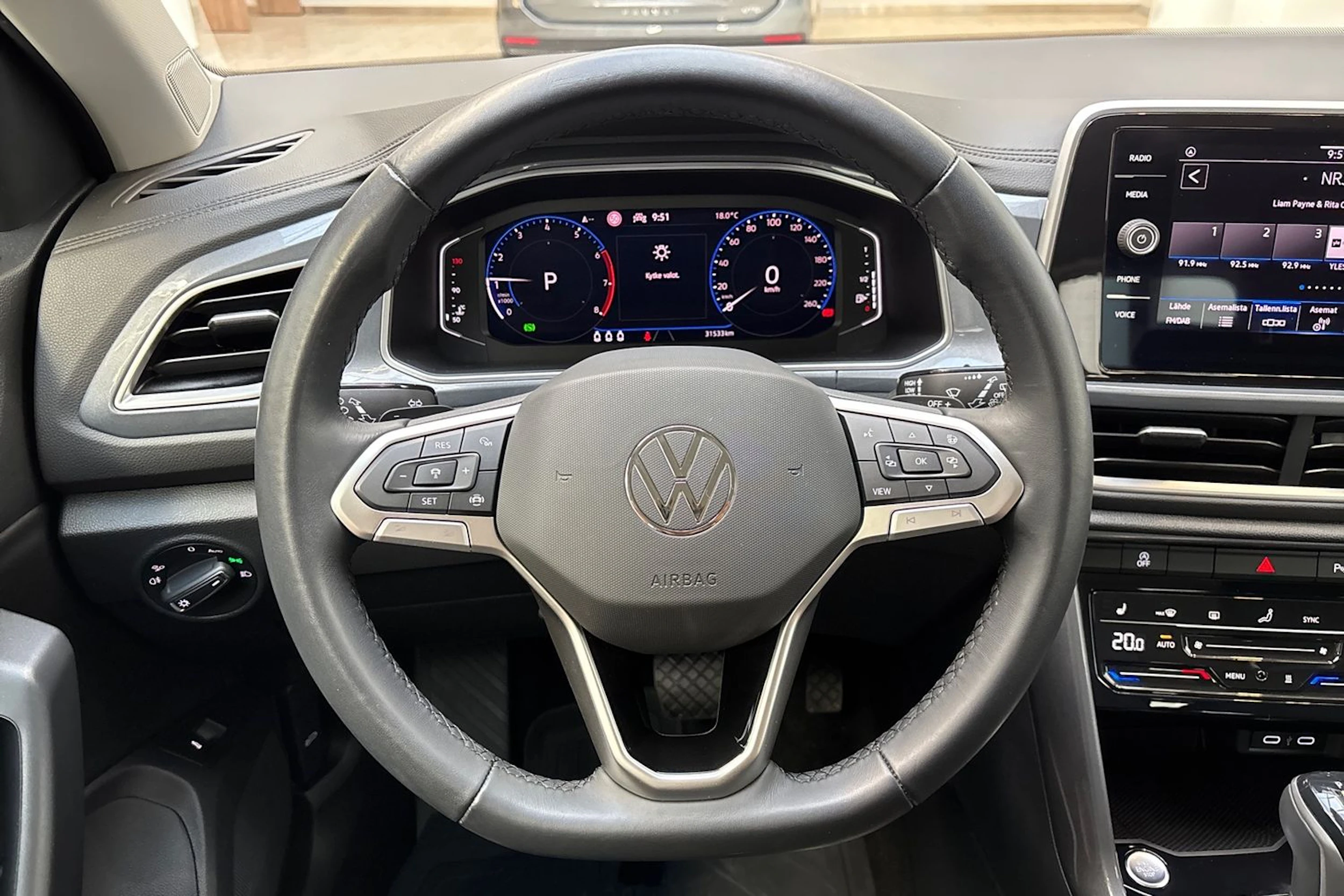 harmaa Volkswagen T-Roc 2022 kuva 16.