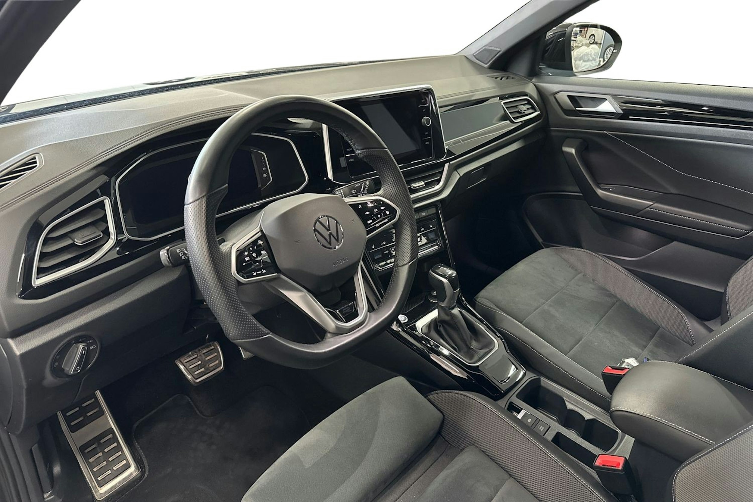 Musta Volkswagen T-Roc 2022 kuva 6.
