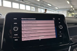 Musta Volkswagen T-Roc 2022 kuva 18.