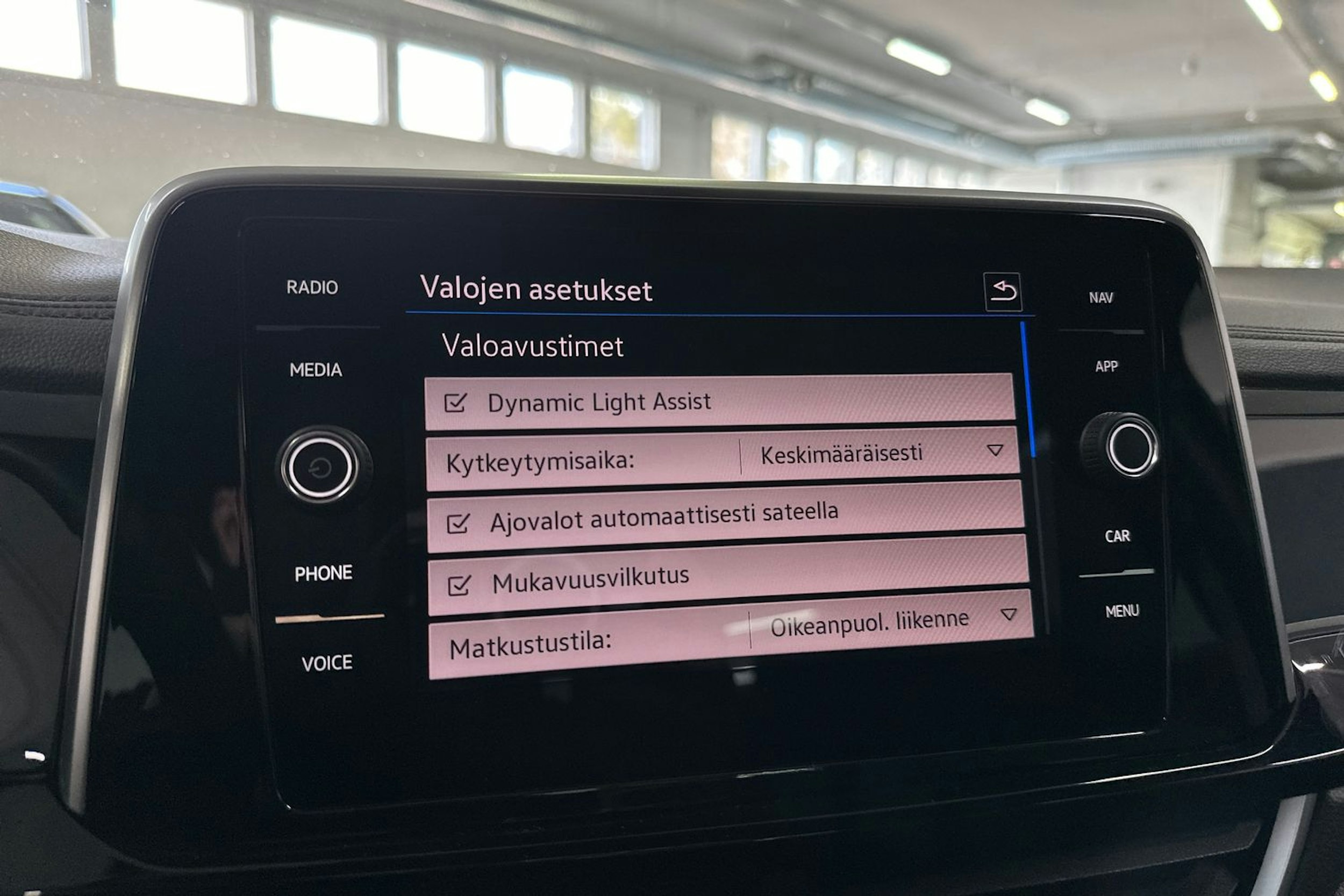 Musta Volkswagen T-Roc 2022 kuva 19.