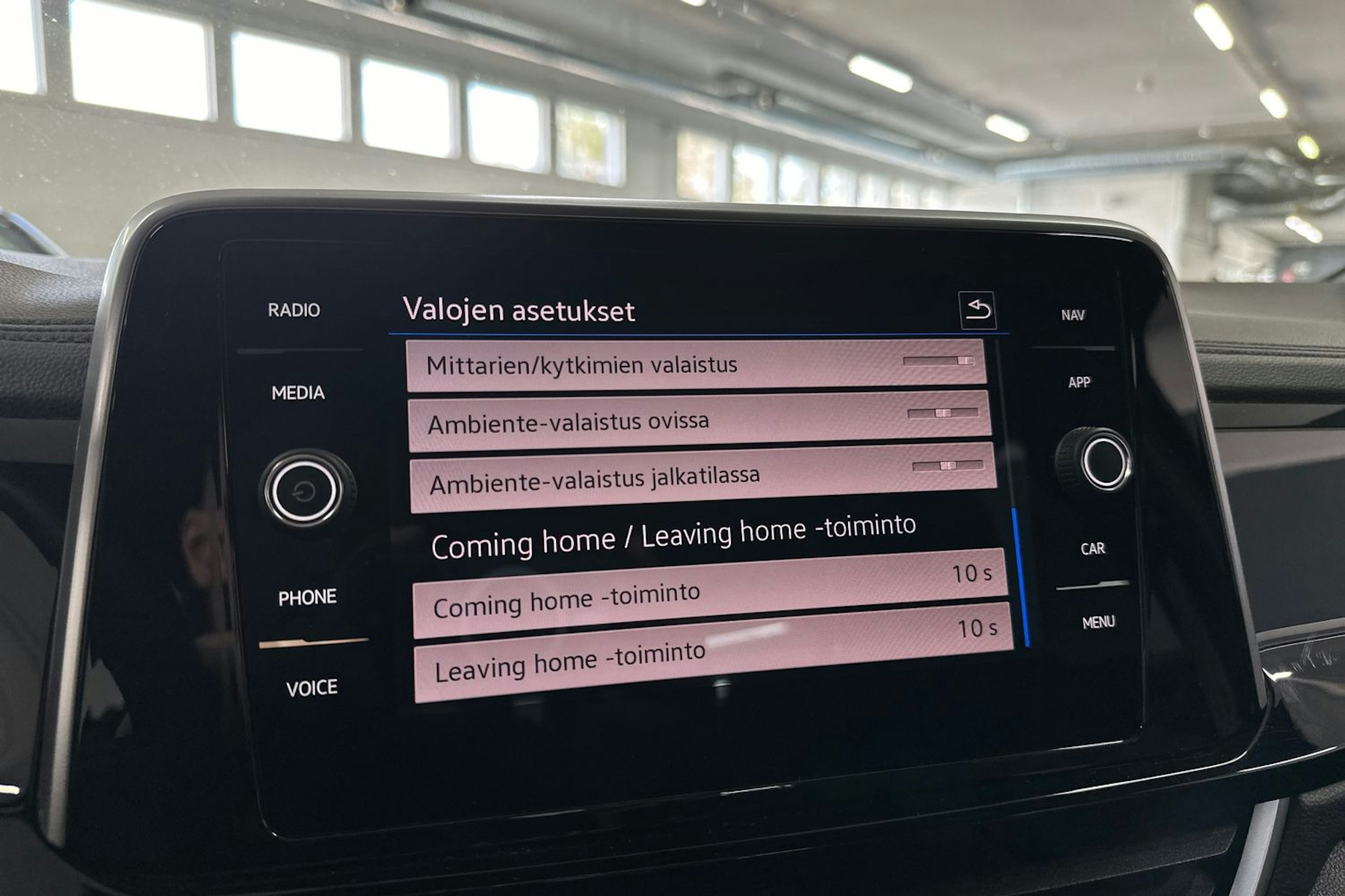 Musta Volkswagen T-Roc 2022 kuva 20.