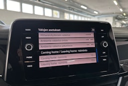 Musta Volkswagen T-Roc 2022 kuva 20.