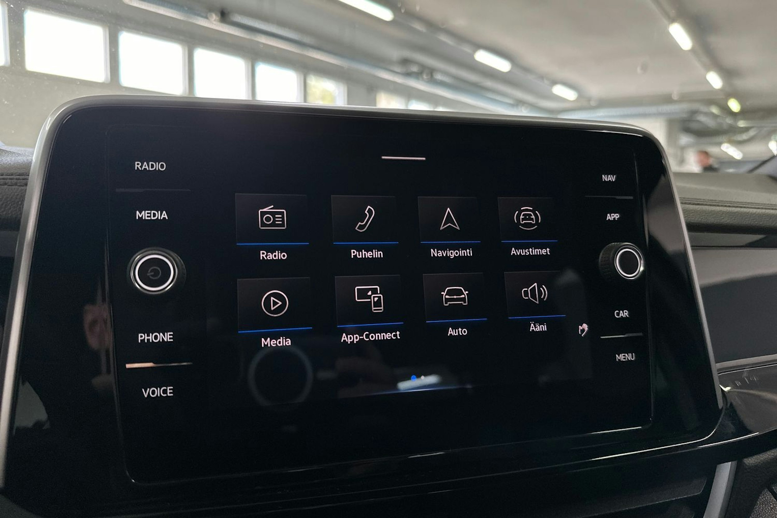 Musta Volkswagen T-Roc 2022 kuva 21.