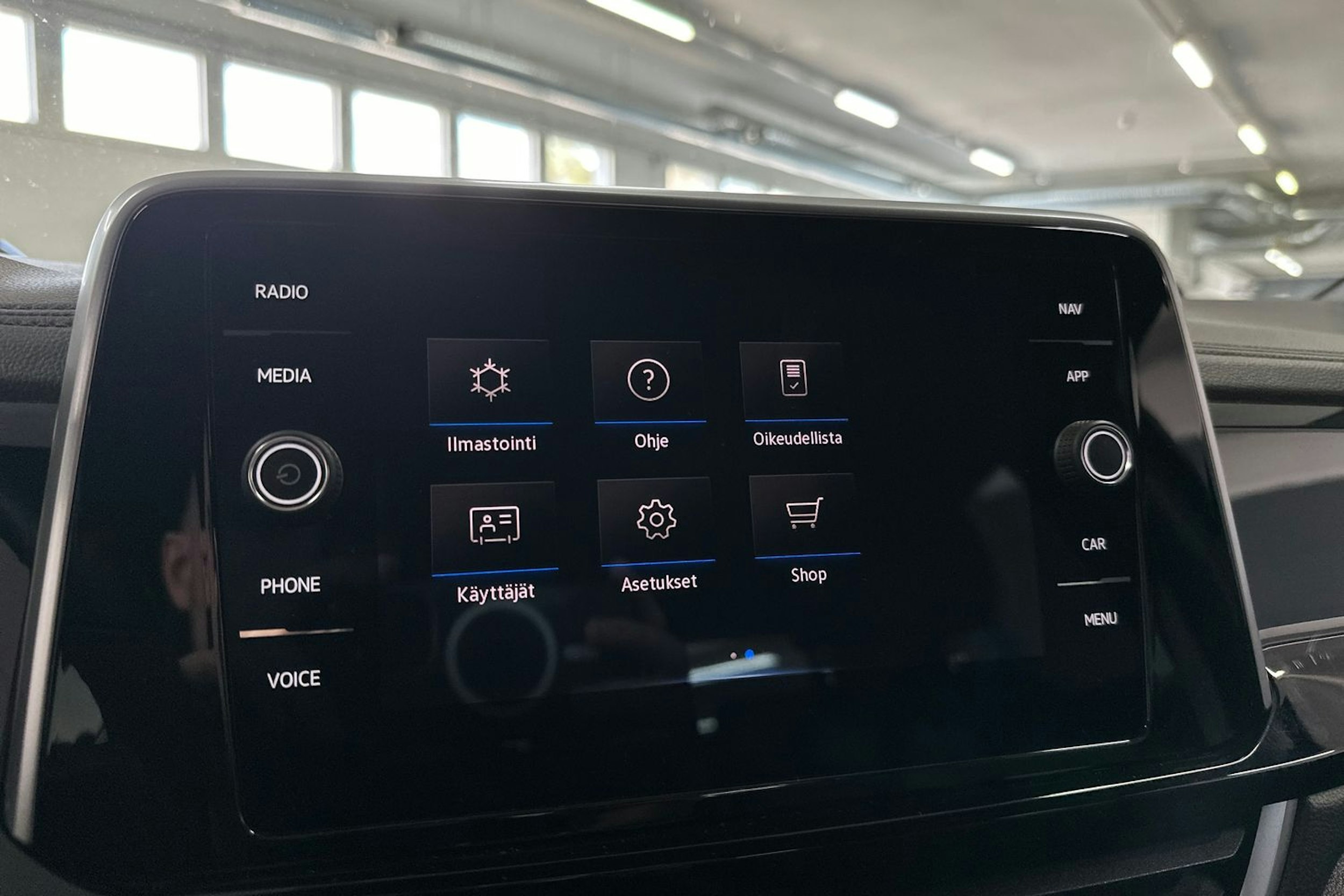 Musta Volkswagen T-Roc 2022 kuva 22.