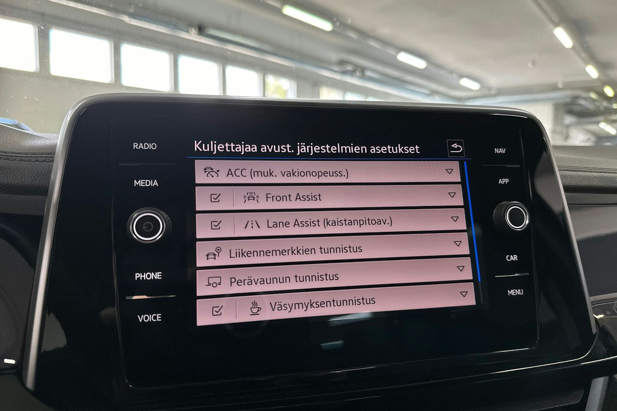 Musta Volkswagen T-Roc 2022 kuva 24.