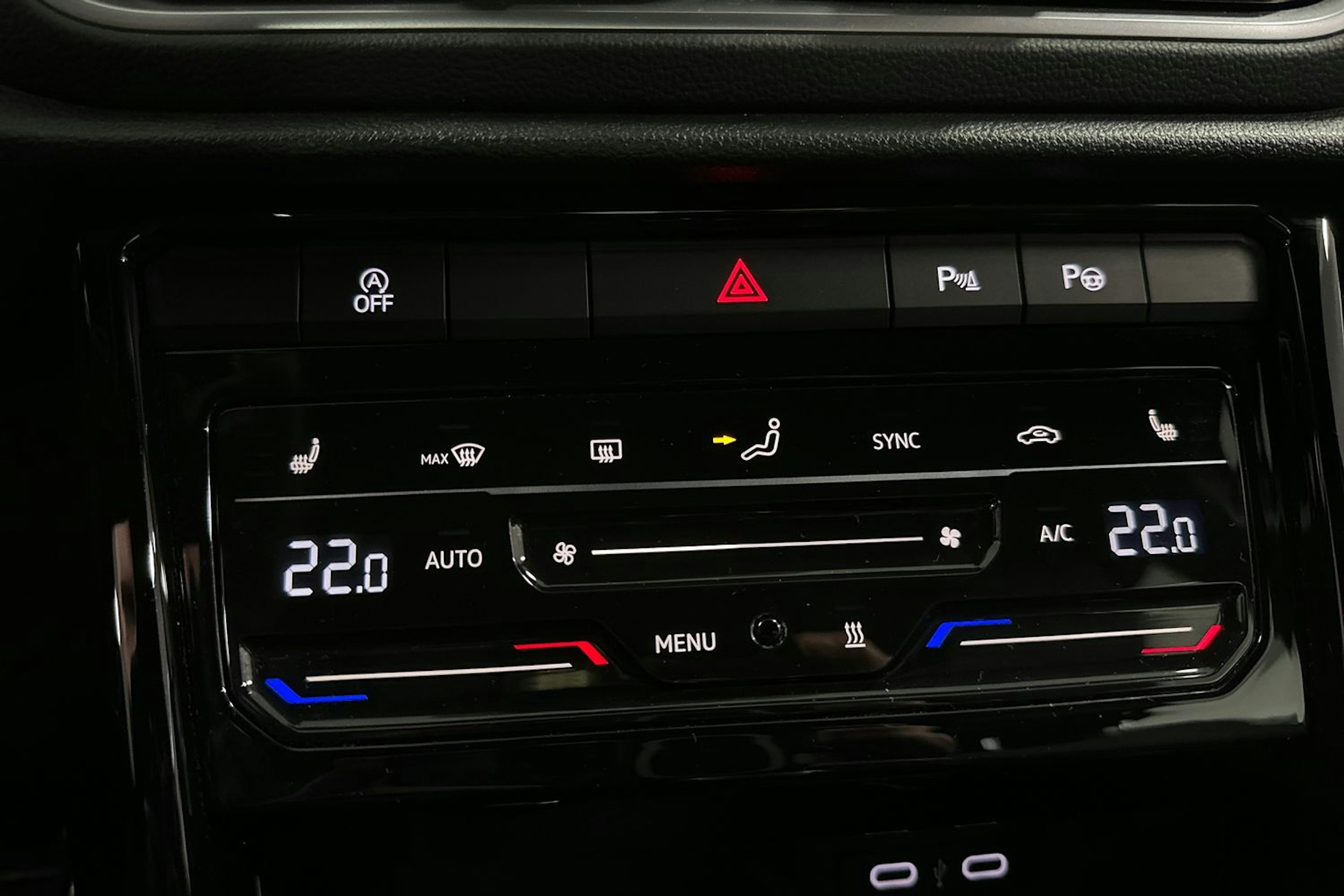 Musta Volkswagen T-Roc 2022 kuva 26.