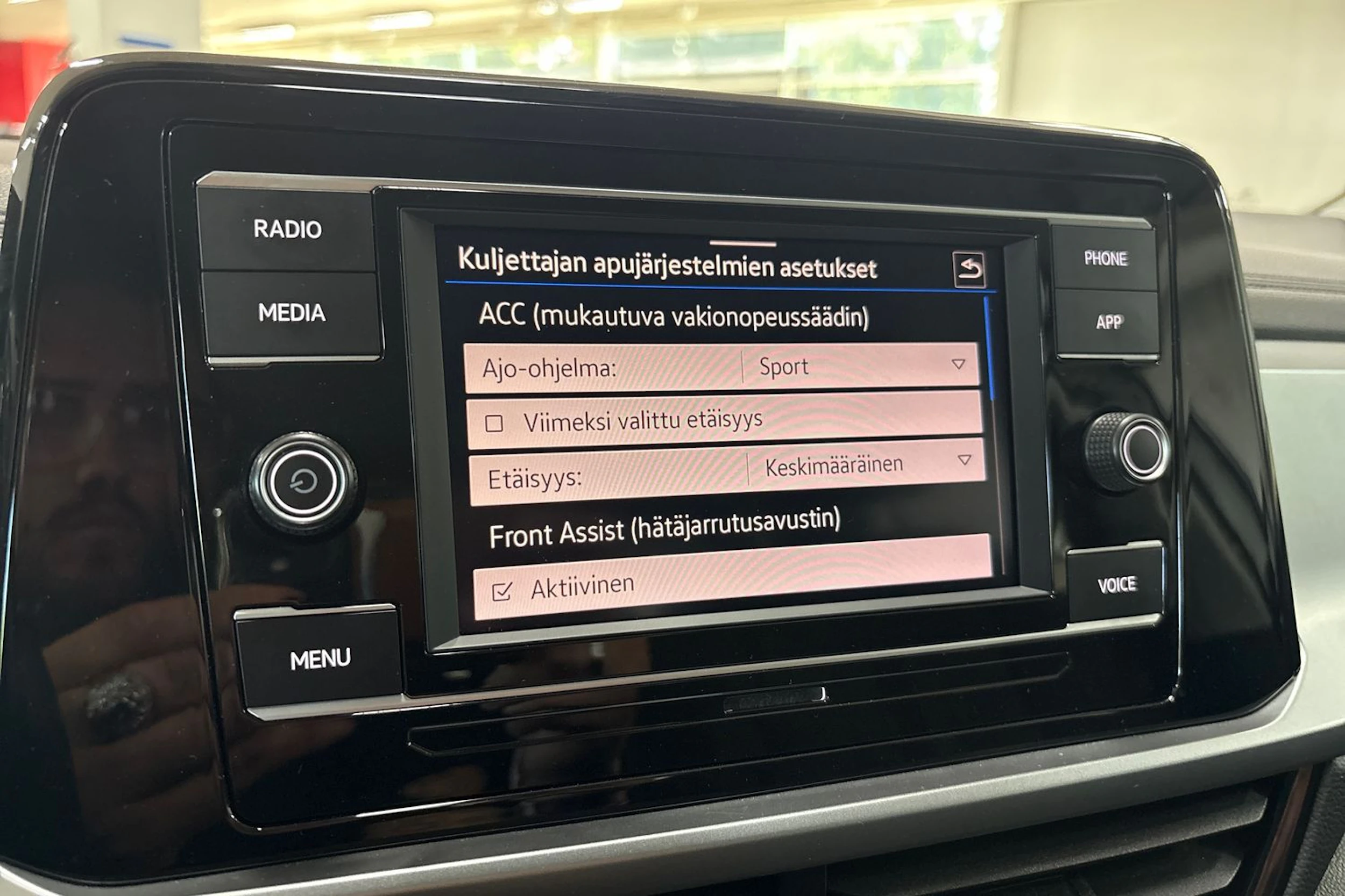 valkoinen Volkswagen T-Roc 2022 kuva 17.