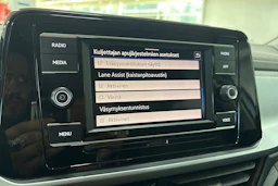 valkoinen Volkswagen T-Roc 2022 kuva 18.
