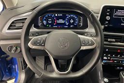 Sininen Volkswagen T-Roc 2022 kuva 11.