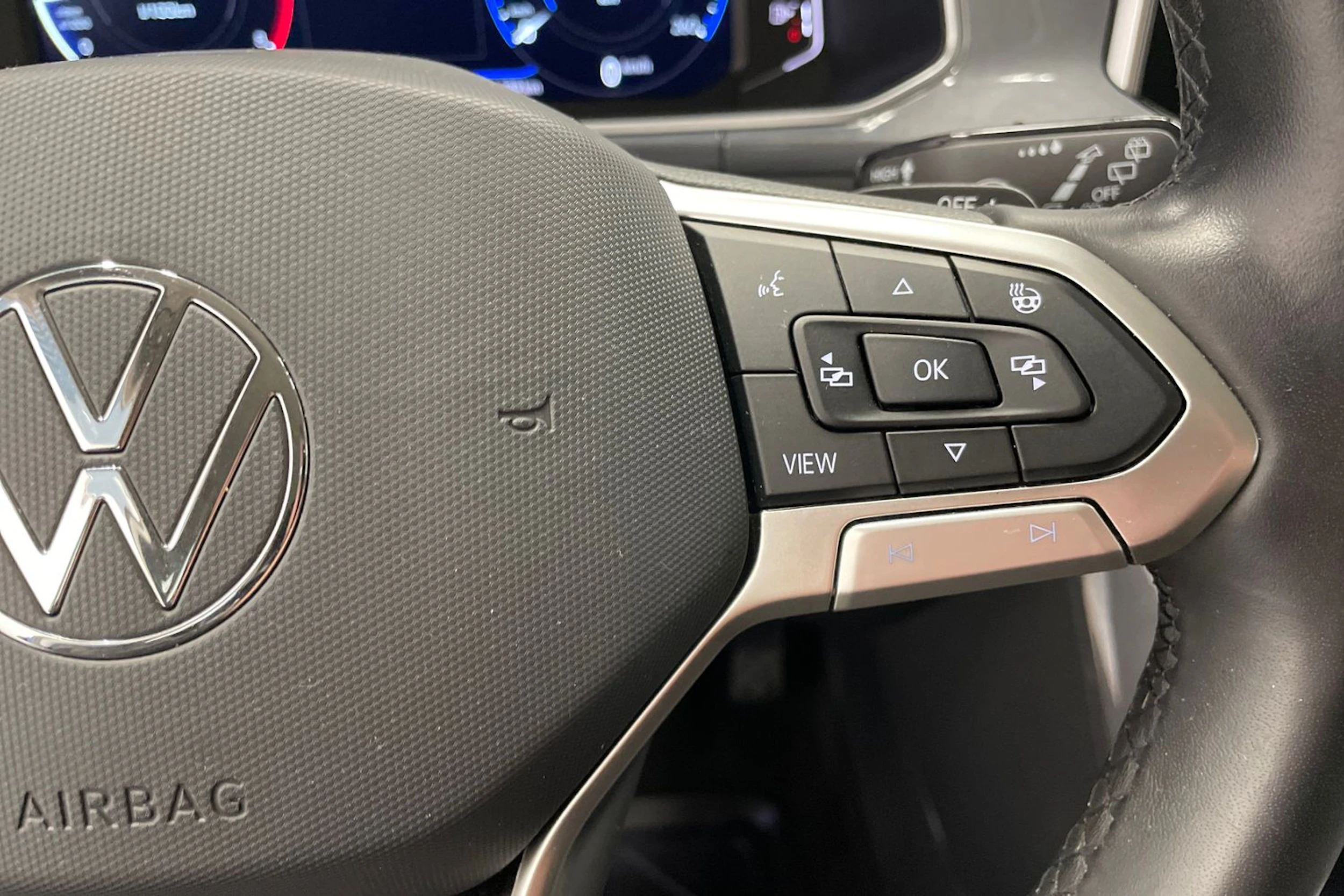 Sininen Volkswagen T-Roc 2022 kuva 12.