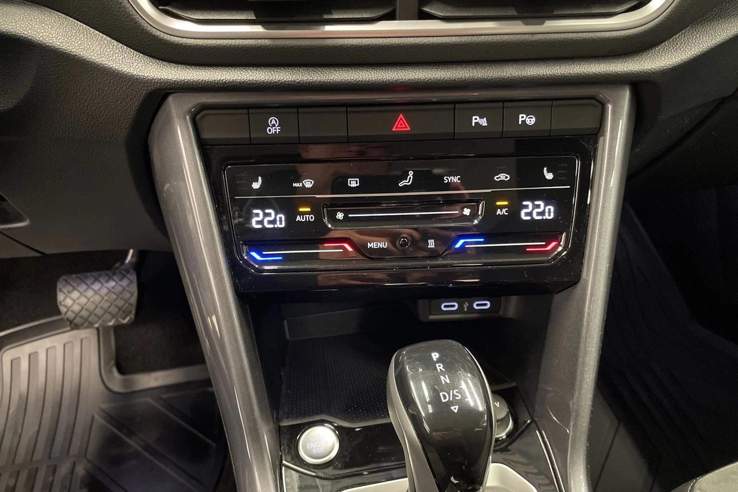 Sininen Volkswagen T-Roc 2022 kuva 15.