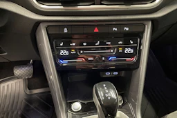 Sininen Volkswagen T-Roc 2022 kuva 15.