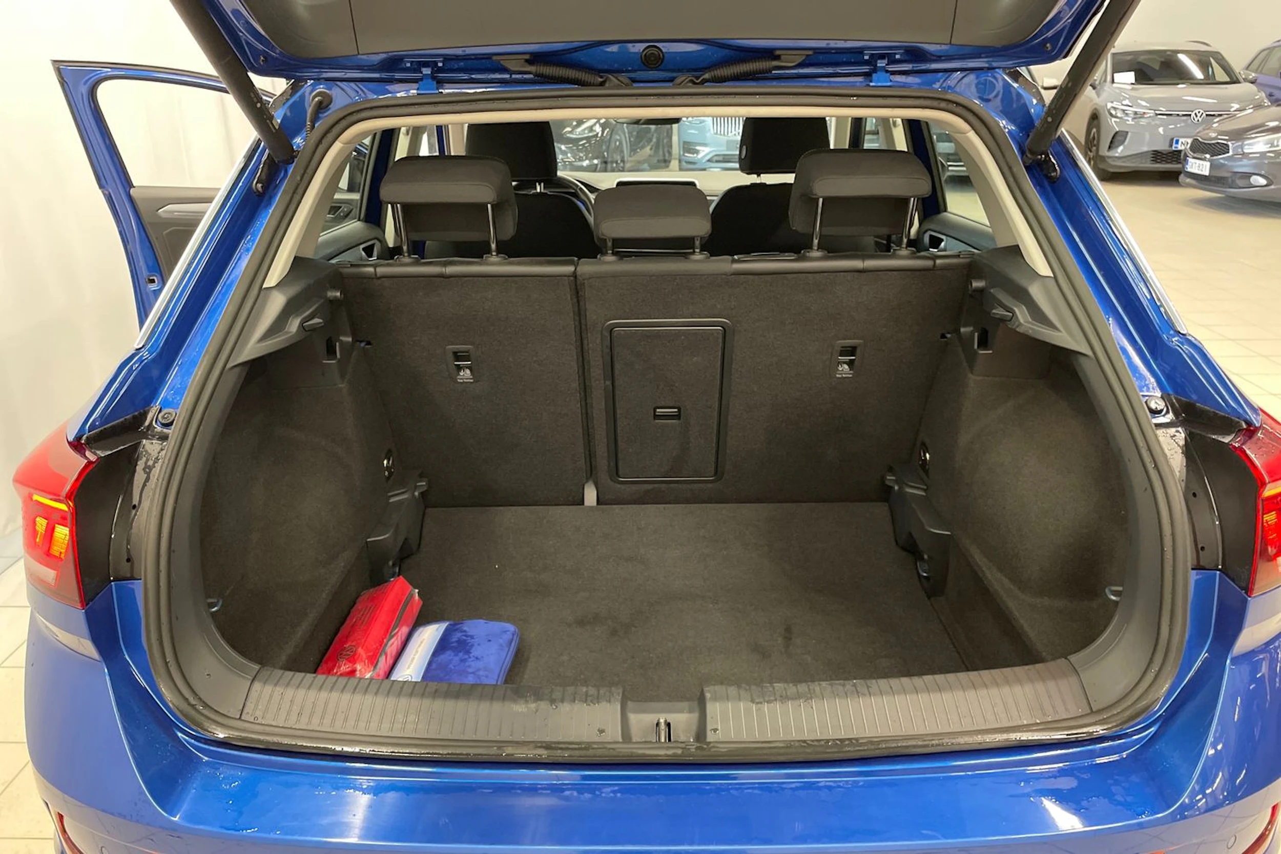 Sininen Volkswagen T-Roc 2022 kuva 18.