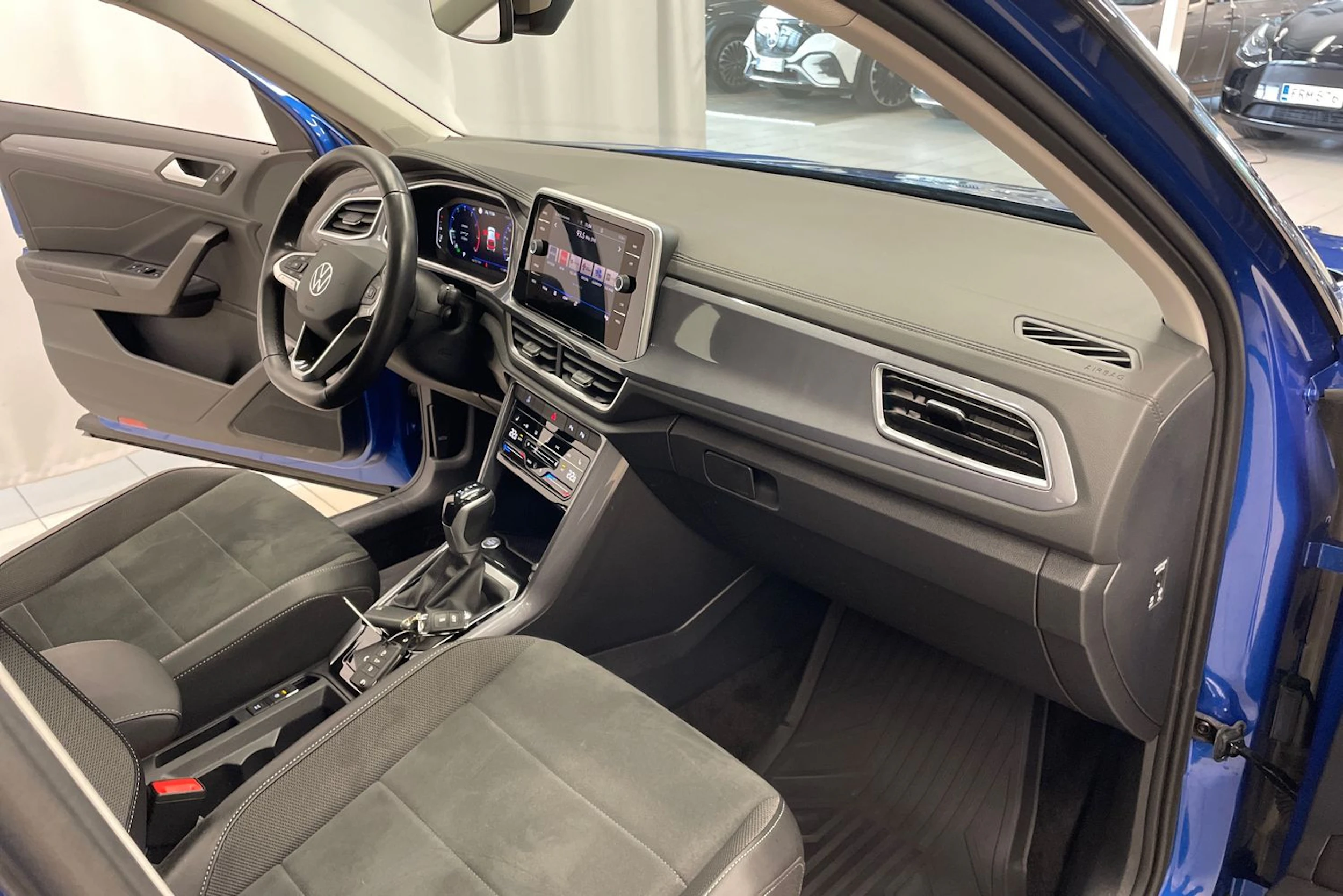 Sininen Volkswagen T-Roc 2022 kuva 22.