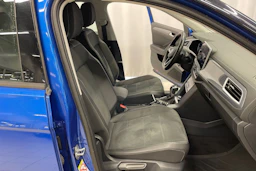 Sininen Volkswagen T-Roc 2022 kuva 23.