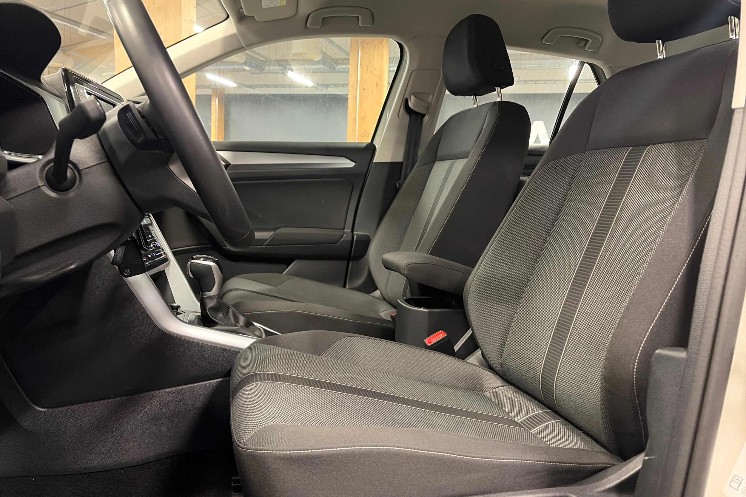 harmaa Volkswagen T-Roc 2022 kuva 4.