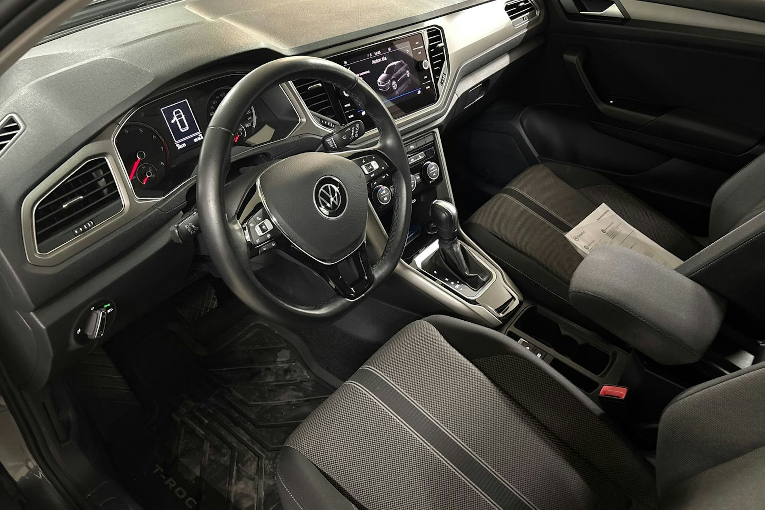 harmaa Volkswagen T-Roc 2022 kuva 3.