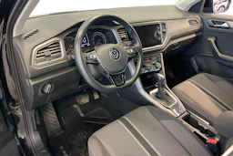 musta Volkswagen T-Roc 2022 kuva 8.