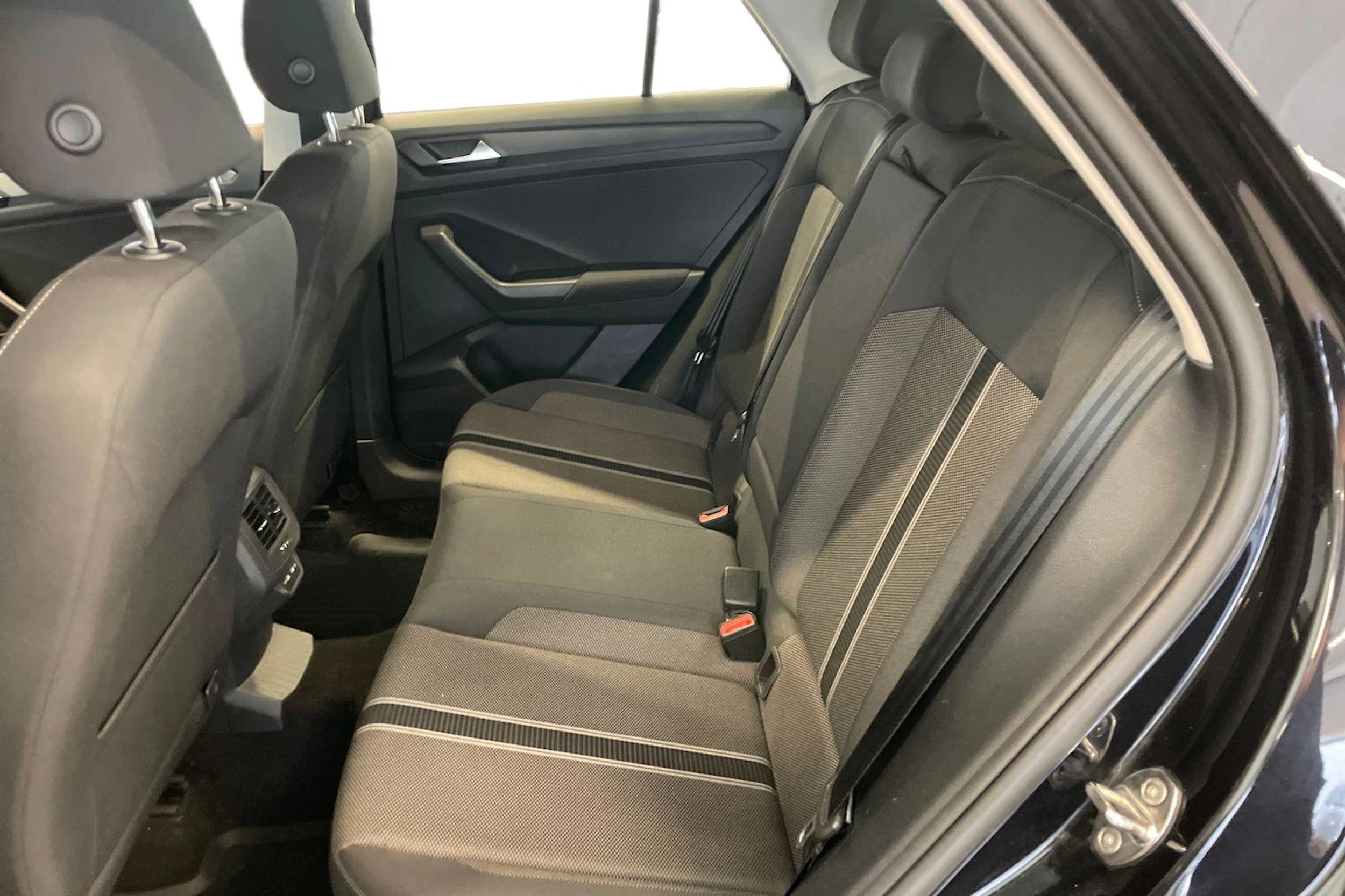 musta Volkswagen T-Roc 2022 kuva 11.