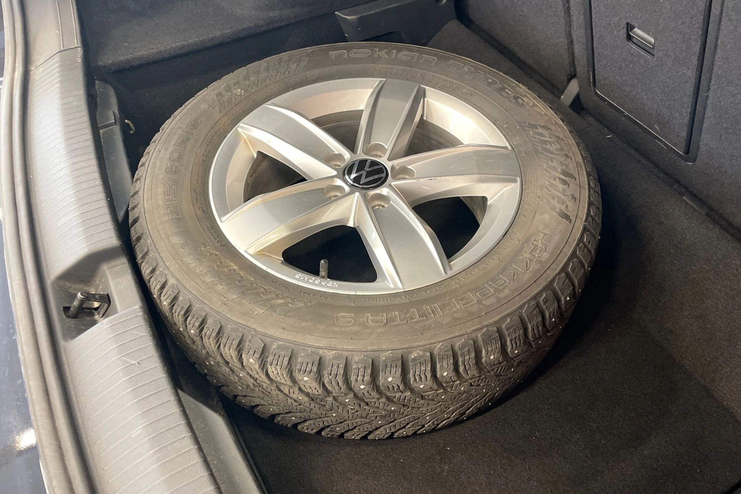 musta Volkswagen T-Roc 2022 kuva 13.