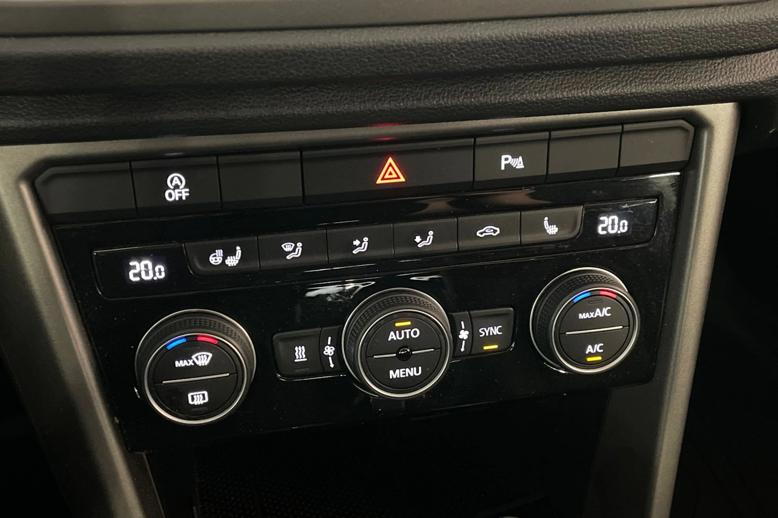 musta Volkswagen T-Roc 2022 kuva 19.
