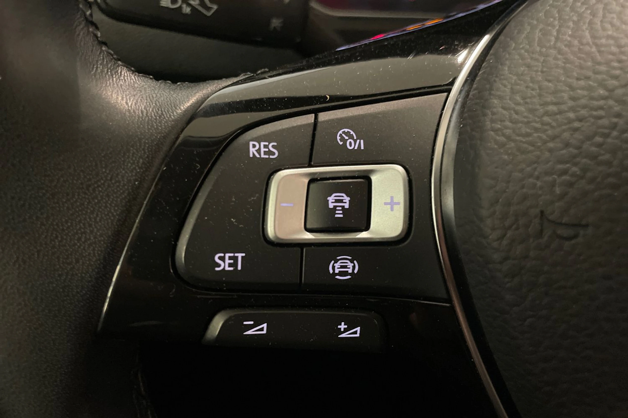 musta Volkswagen T-Roc 2022 kuva 24.