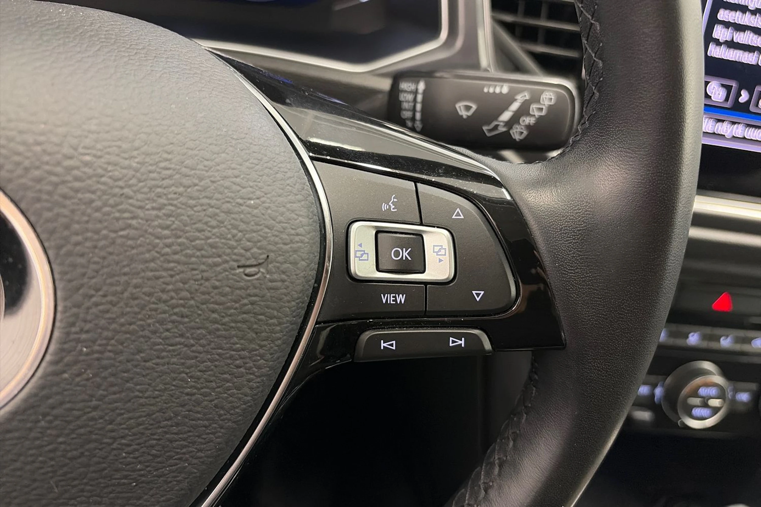 harmaa Volkswagen T-Roc 2022 kuva 16.