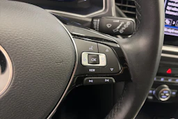 harmaa Volkswagen T-Roc 2022 kuva 16.