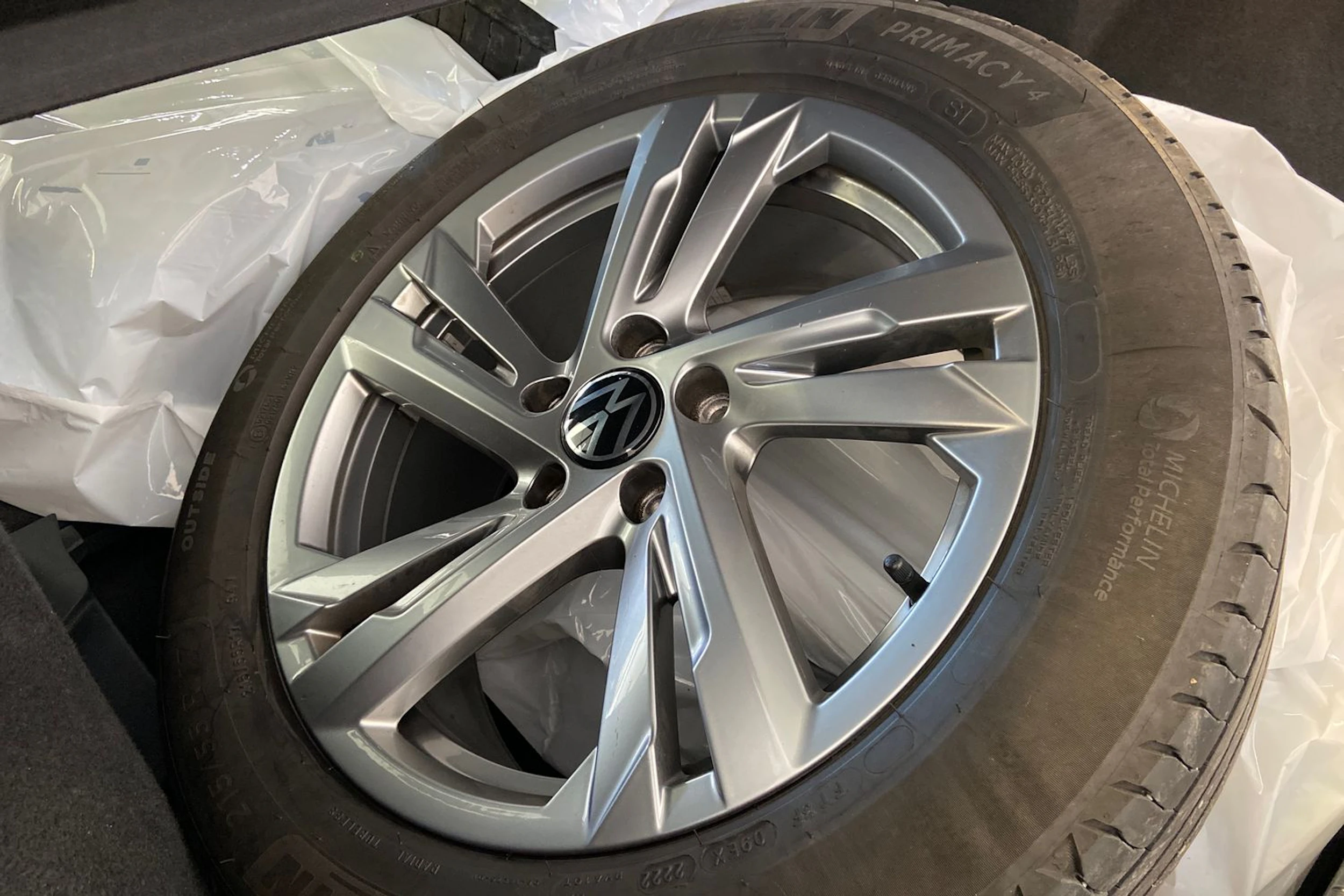 harmaa Volkswagen T-Roc 2022 kuva 13.