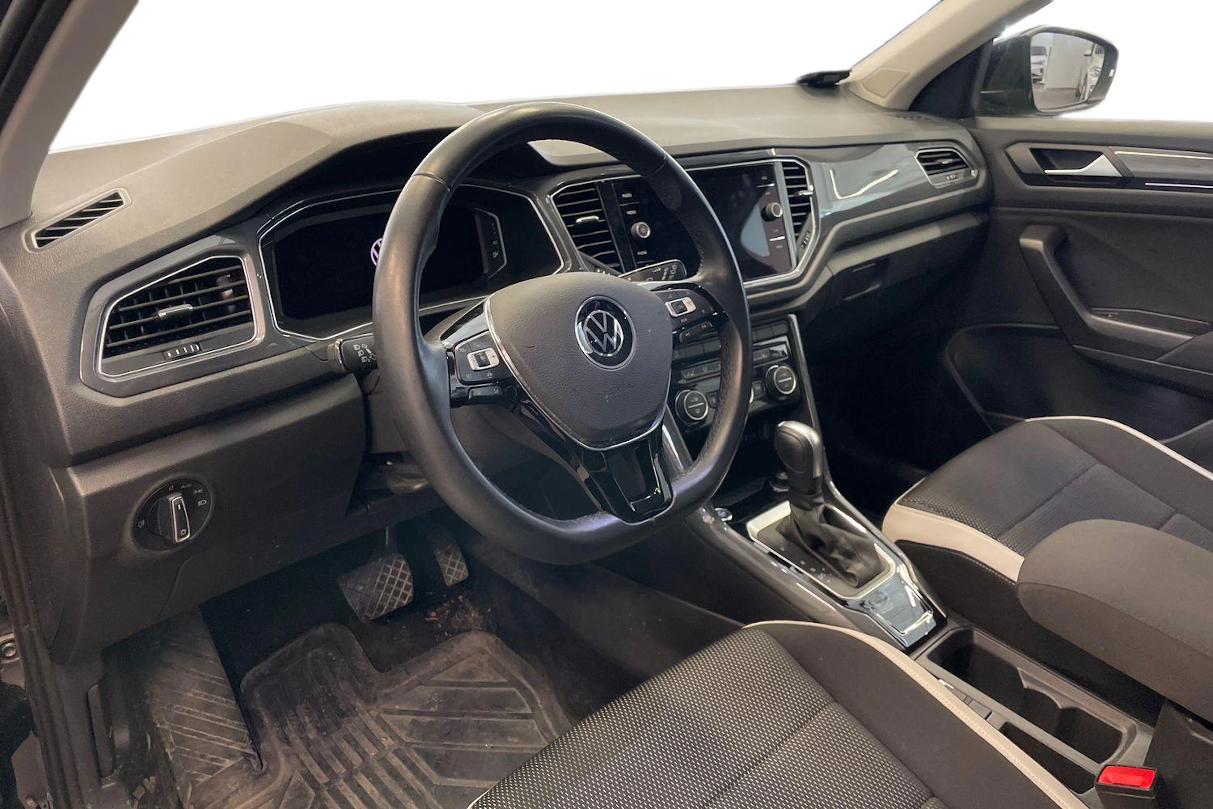 musta Volkswagen T-Roc 2022 kuva 3.