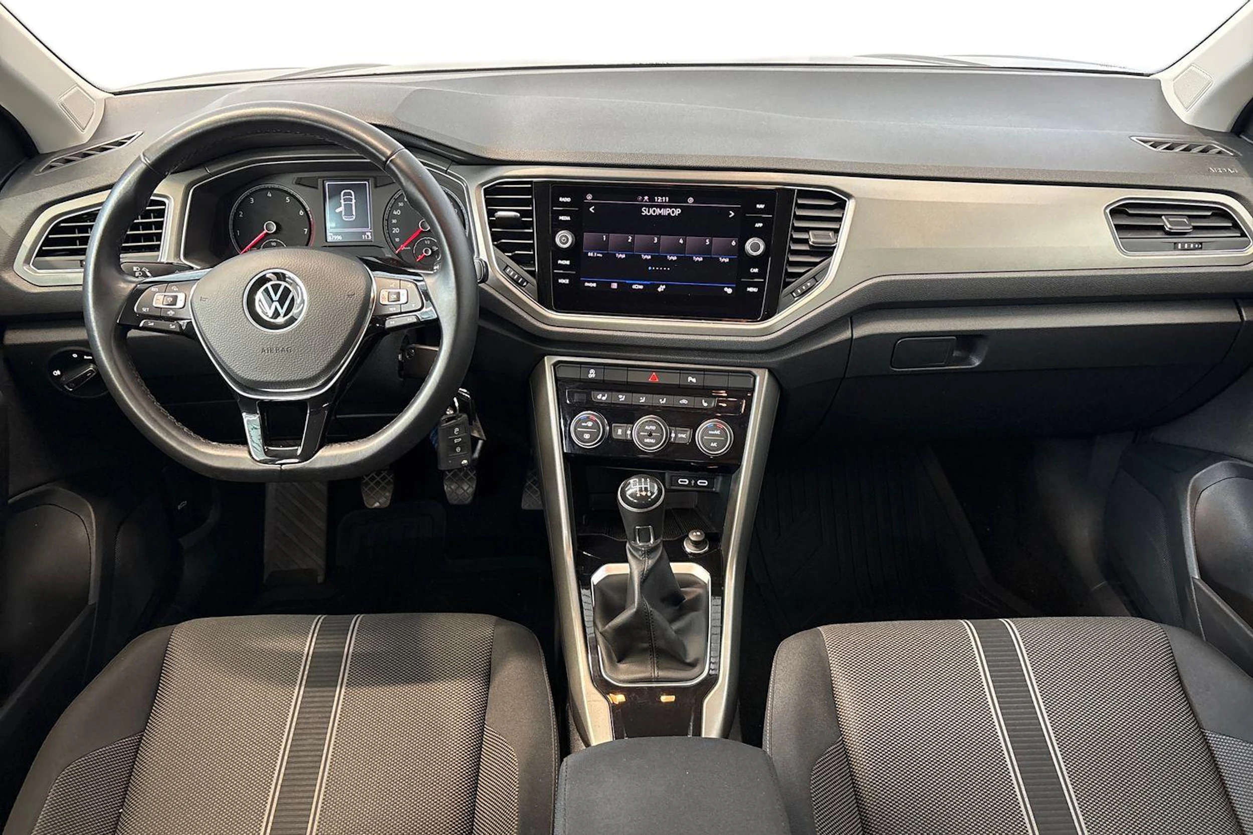 musta Volkswagen T-Roc 2022 kuva 7.
