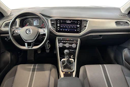 musta Volkswagen T-Roc 2022 kuva 7.