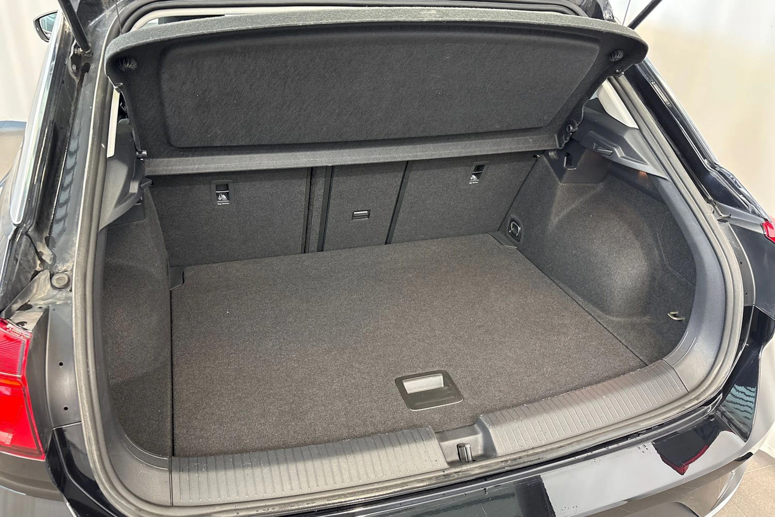 musta Volkswagen T-Roc 2022 kuva 14.