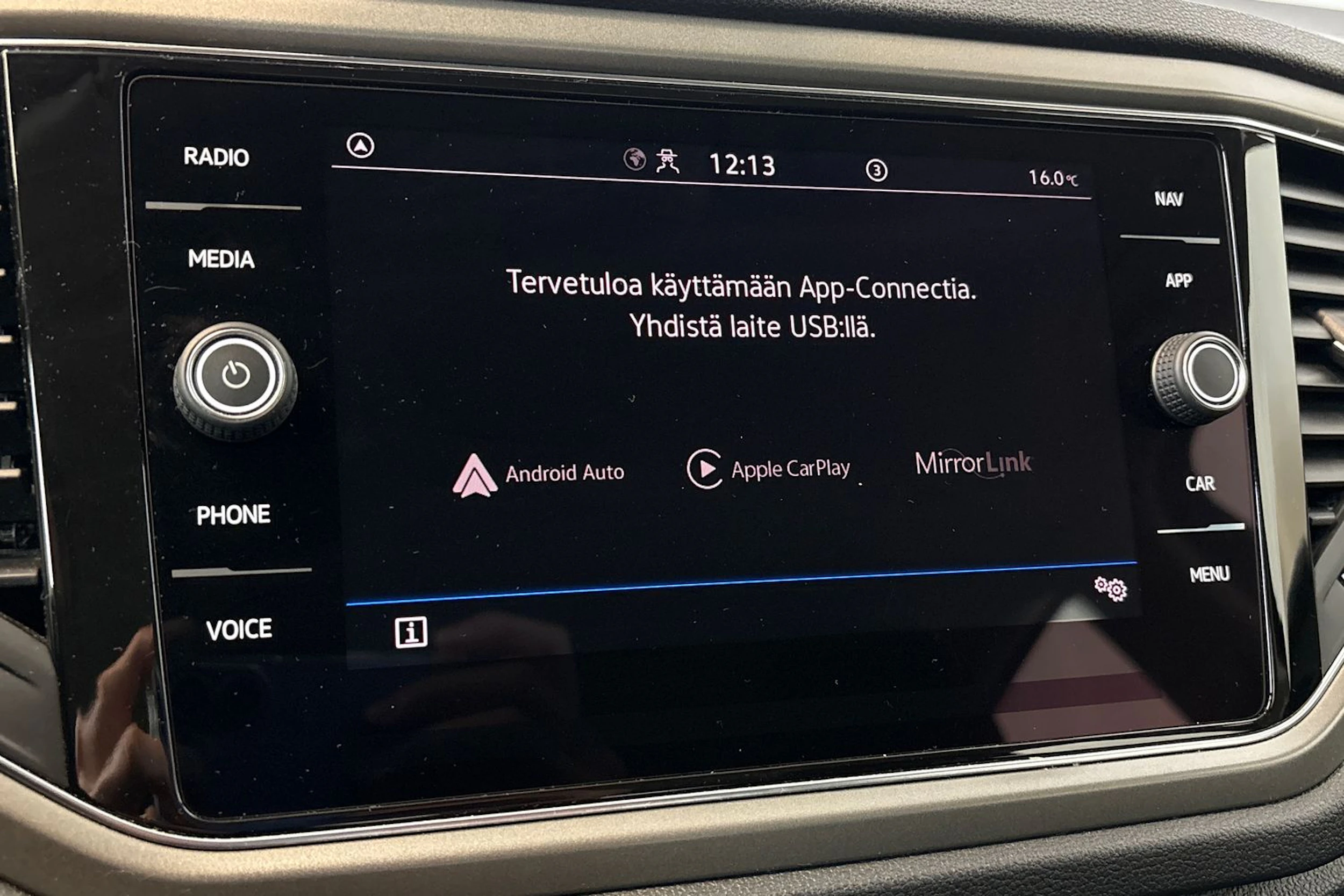 musta Volkswagen T-Roc 2022 kuva 16.