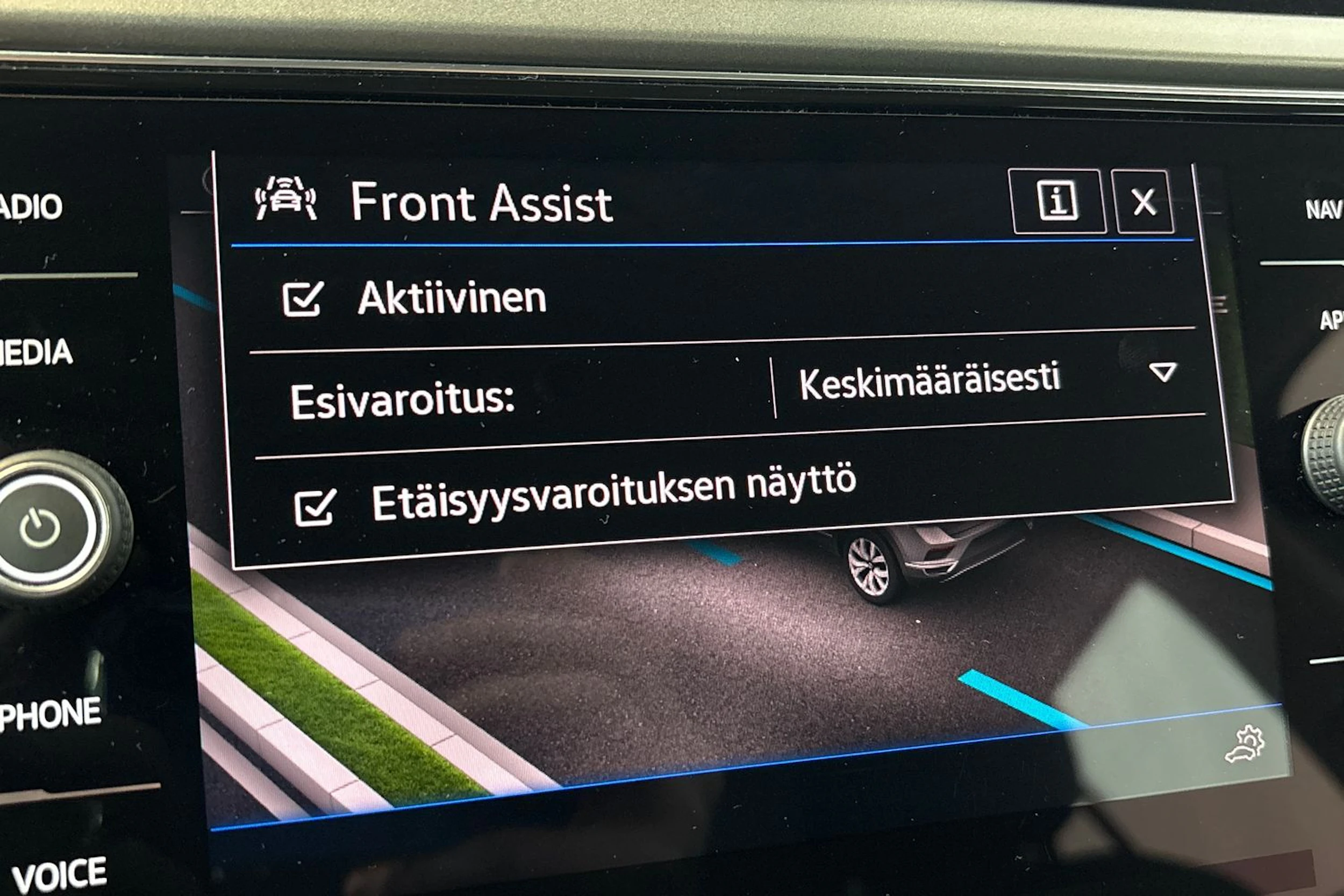 musta Volkswagen T-Roc 2022 kuva 21.