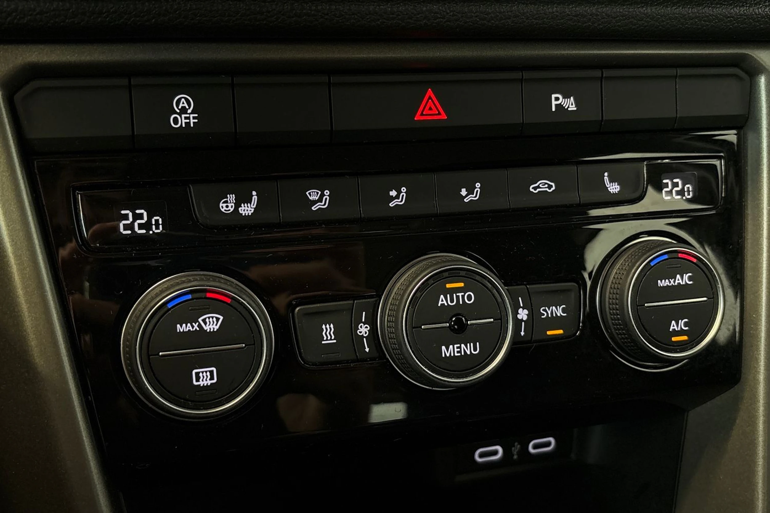 musta Volkswagen T-Roc 2022 kuva 23.