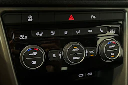 musta Volkswagen T-Roc 2022 kuva 23.