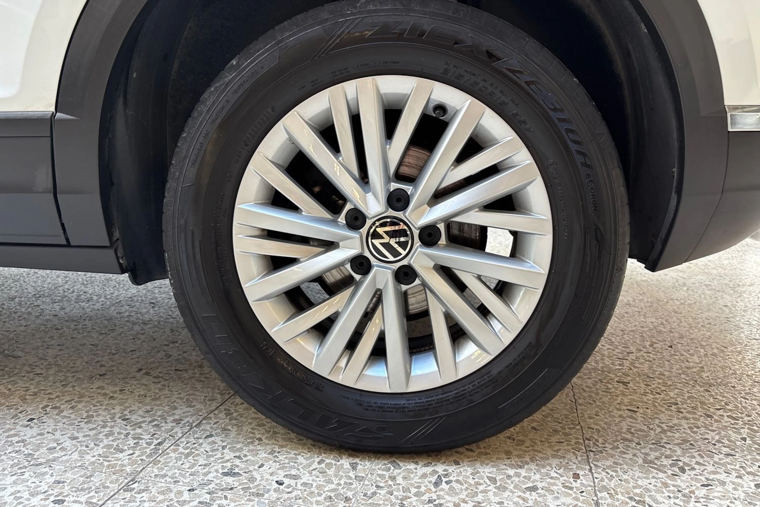 Valkoinen Volkswagen T-Roc 2022 kuva 10.
