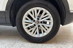 Valkoinen Volkswagen T-Roc 2022 kuva 10.
